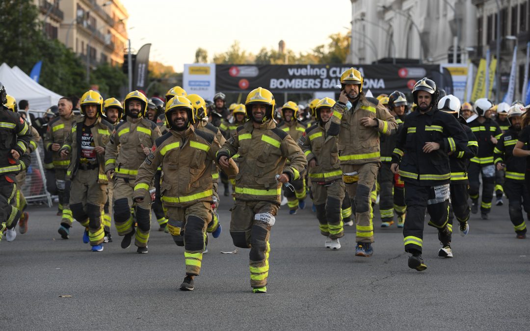 La Vueling Cursa Bombers Barcelona reprèn la marxa amb més d’11.000 corredors en una gran festa solidària
