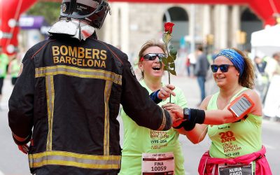 Per Sant Jordi, roses, llibres i també Vueling Cursa Bombers Barcelona